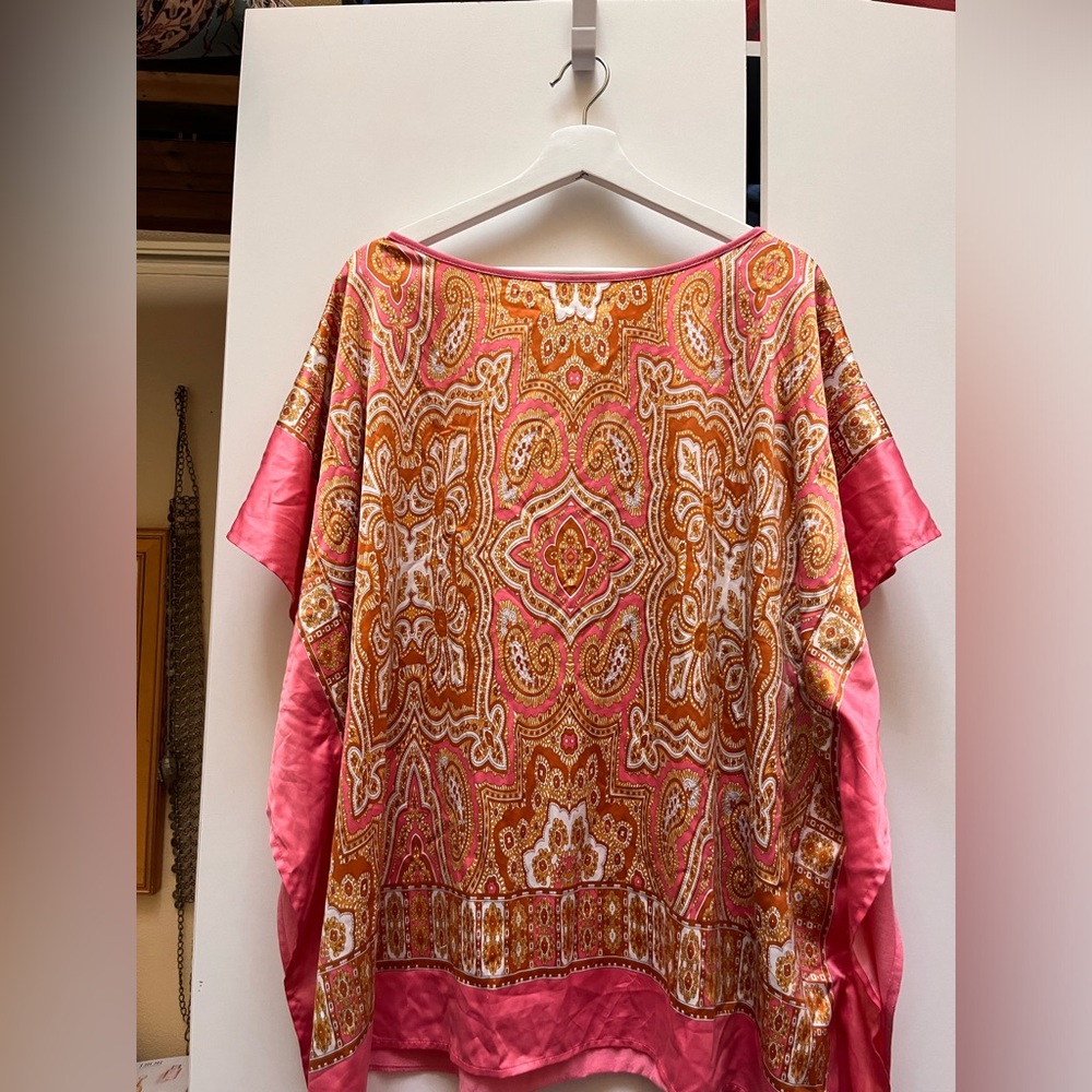 Free flow blouse in gold and pink